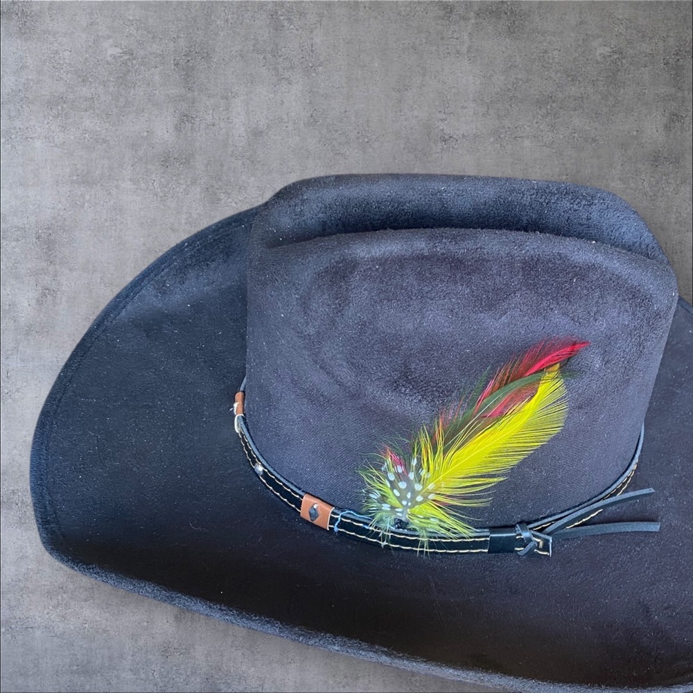 SoMTTER made in Mexico negro with feather 15x 13